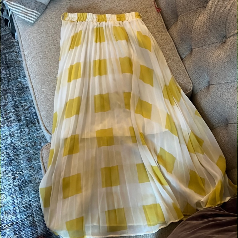 Cute spring skirt yellow and white